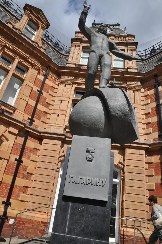 Памятник Юрию Гагарину в Лондоне - Борис 