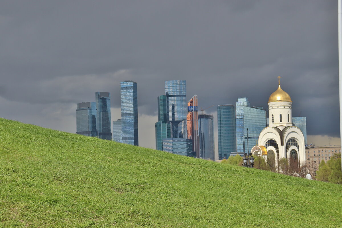 Вид на Москва-Сити с поклонной горы. - Александр Николаев