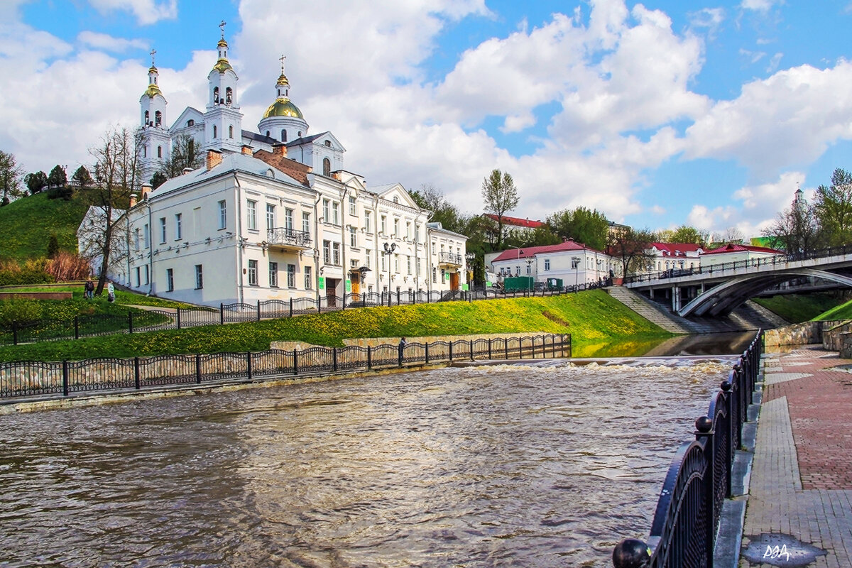 *** - Роланд Дубровский