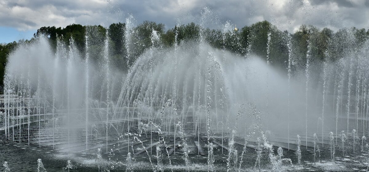 Царицынский фонтан в ветер - <<< Наташа >>>