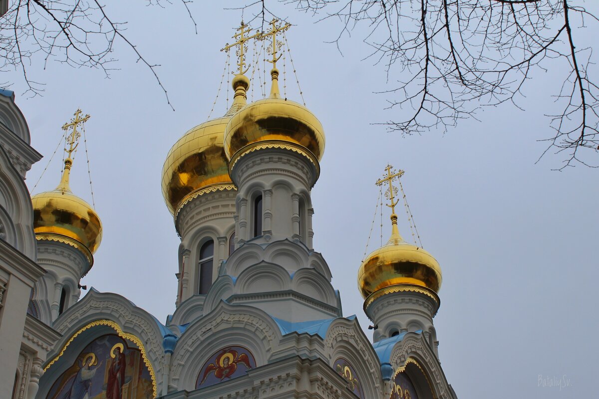Золотые купола(Православный Храм св.апостолов Петра и Павла) - Светлана Баталий