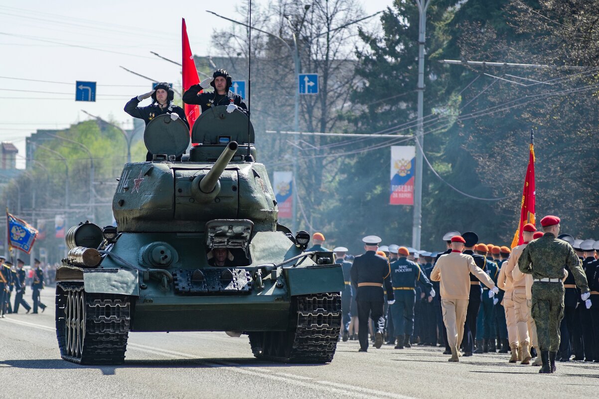 Т-34 на параде в Новокузнецке 2024 - Николай Чекалин