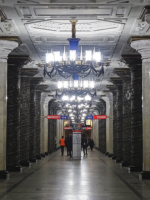Станция метро «Автово» в Санкт-Петербурге - Лидия Бусурина
