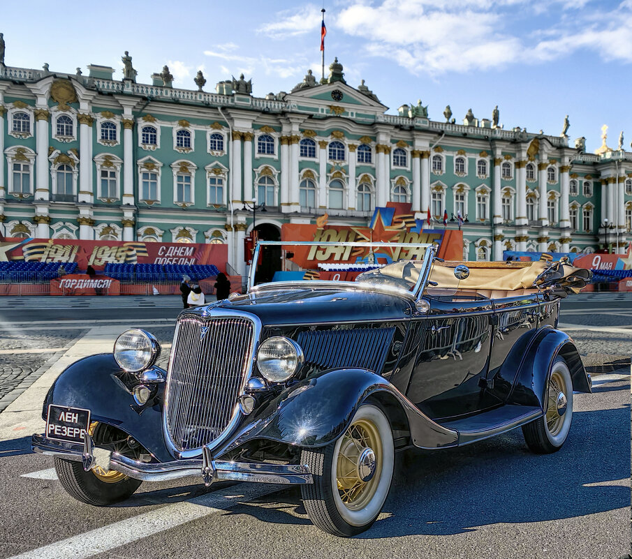 Санкт-Петербург-Ленинград. . Форд Cabster модели 1933 года на Дворцовой площади - Стальбаум Юрий 