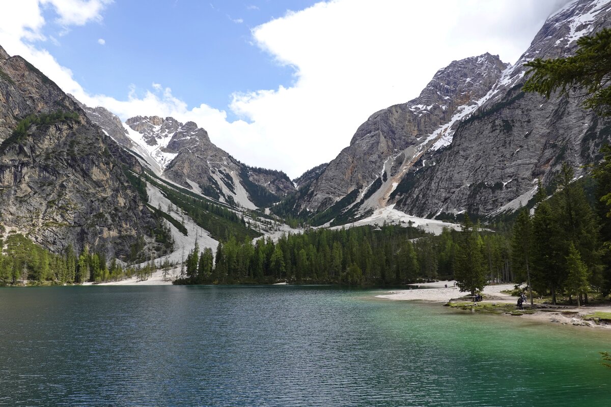 Pragser  Wildsee) — озеро в Доломитовых Альпах в Южном Тироле, Италия.... - Галина 