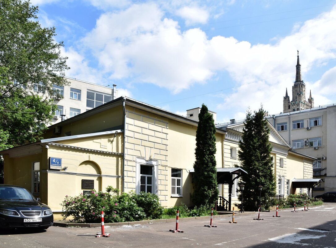 В этом доме в 1859-1872гг жил и работал В.И.Даль - Oleg4618 Шутченко