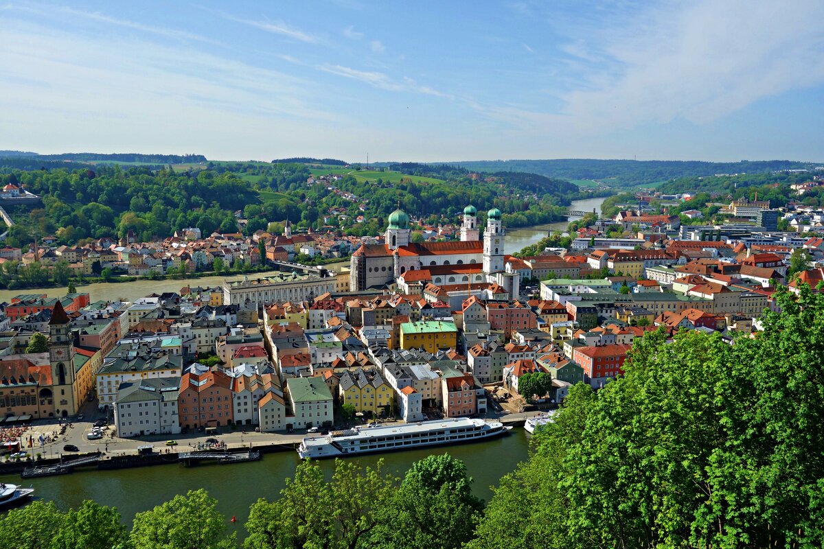 Па́ссау (нем. Passau, ) — город в Нижней Баварии, на границе с Австрией. - Галина 