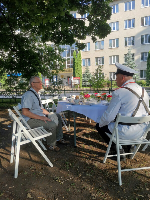 ... а в голове крутилась фраза из фильма: "Влип очкарик!" - Егор Бабанов