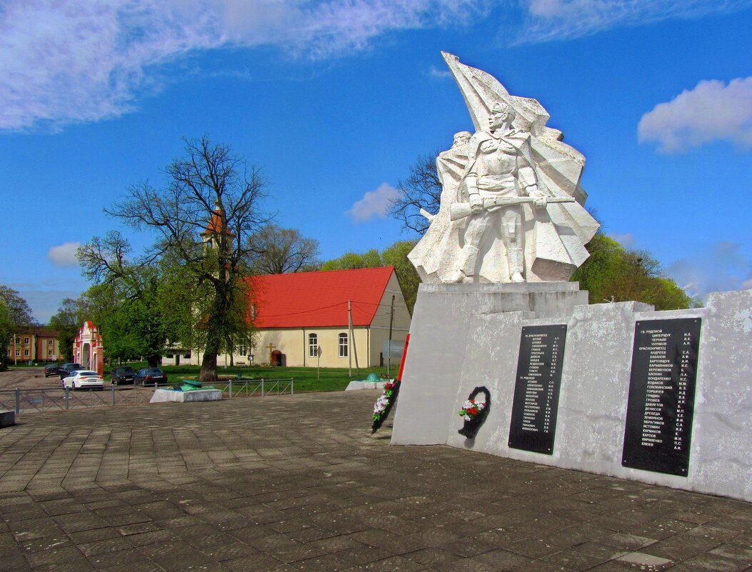 Братская могила советских воинов - Сергей Карачин