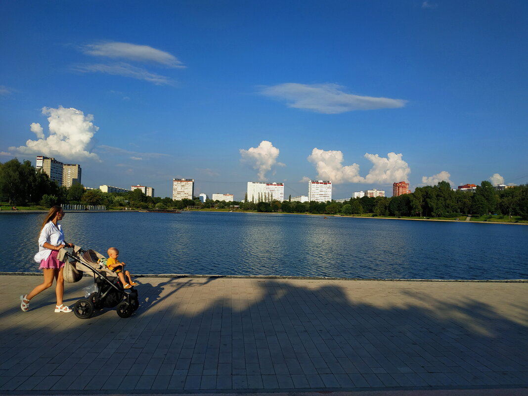 Летний городской пейзаж - Андрей Лукьянов