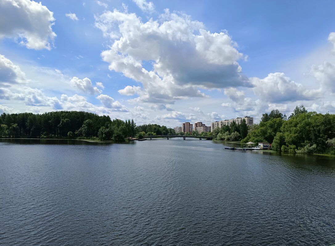 Водные просторы...и вдаль бегущие облака... - Мария Васильева