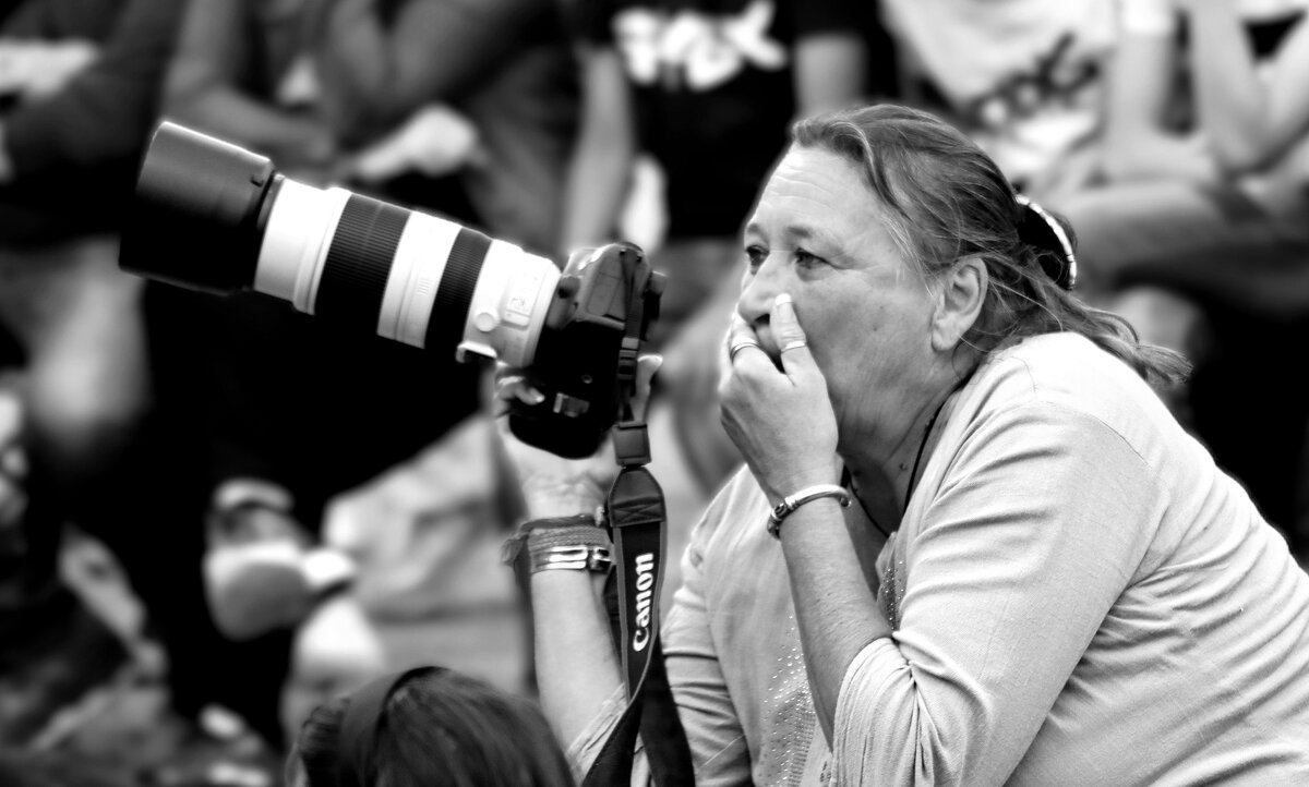 Хороший фотограф, как вампир: в зеркалах не отражается и тени не отбрасывает - Юрий. Шмаков