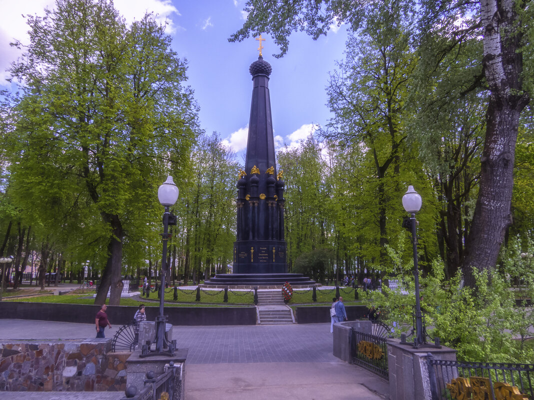 В  Лопатинском саду - Сергей Цветков