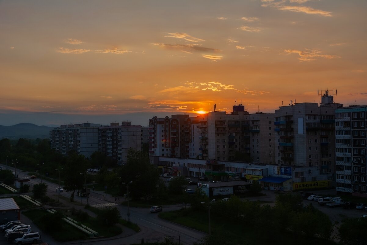 В сумерках заката. - Виктор Иванович Чернюк