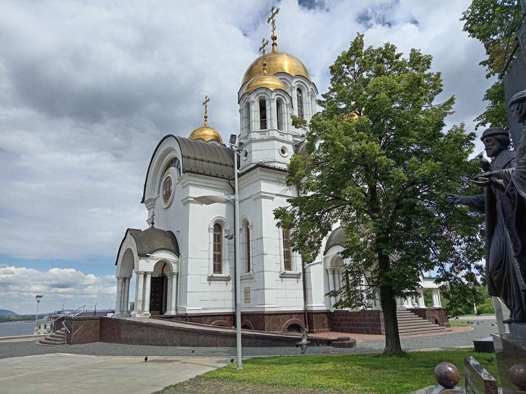 Самара. Георгиевский храм. Памятник Петру и Фефронии. - Надежда 