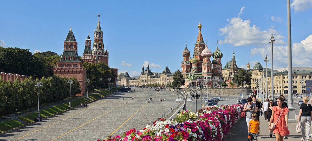 Васильевский спуск - <<< Наташа >>>