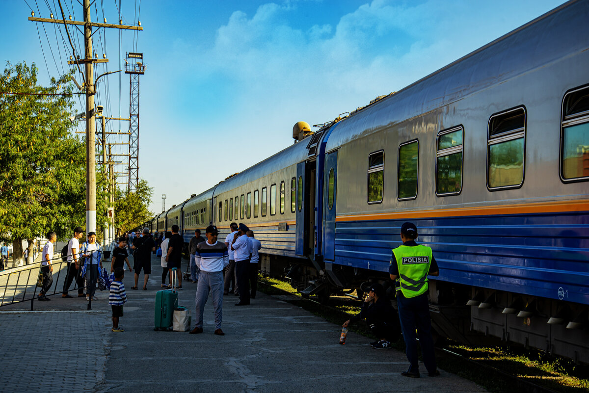 Перрон - Анатолий Чикчирный