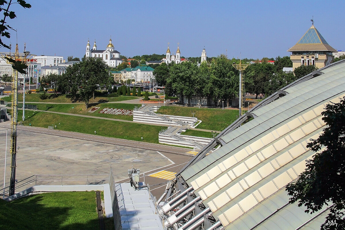 *** - Роланд Дубровский