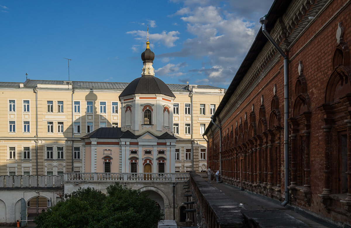 Храм в честь апостолов Петра и Павла. Высоко Петровский монастырь - Галина Бехметьева