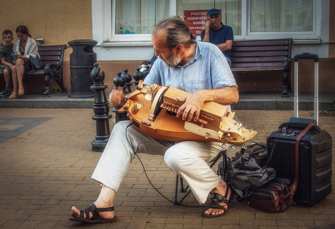 Уличный музыкант - Павел Дунюшкин