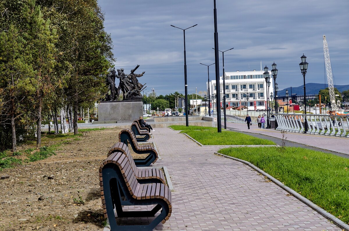 На набережной у Амура. - Виктор Иванович Чернюк