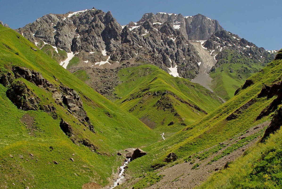 ДОЛИНА БАДАКСАЯ, большой камень. - Виктор Осипчук