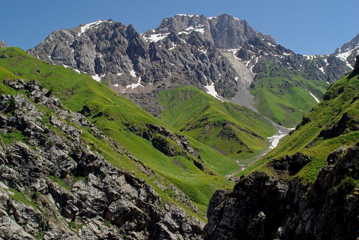 ДОЛИНА БАДАКСАЯ, пик Амира Тимура. - Виктор Осипчук