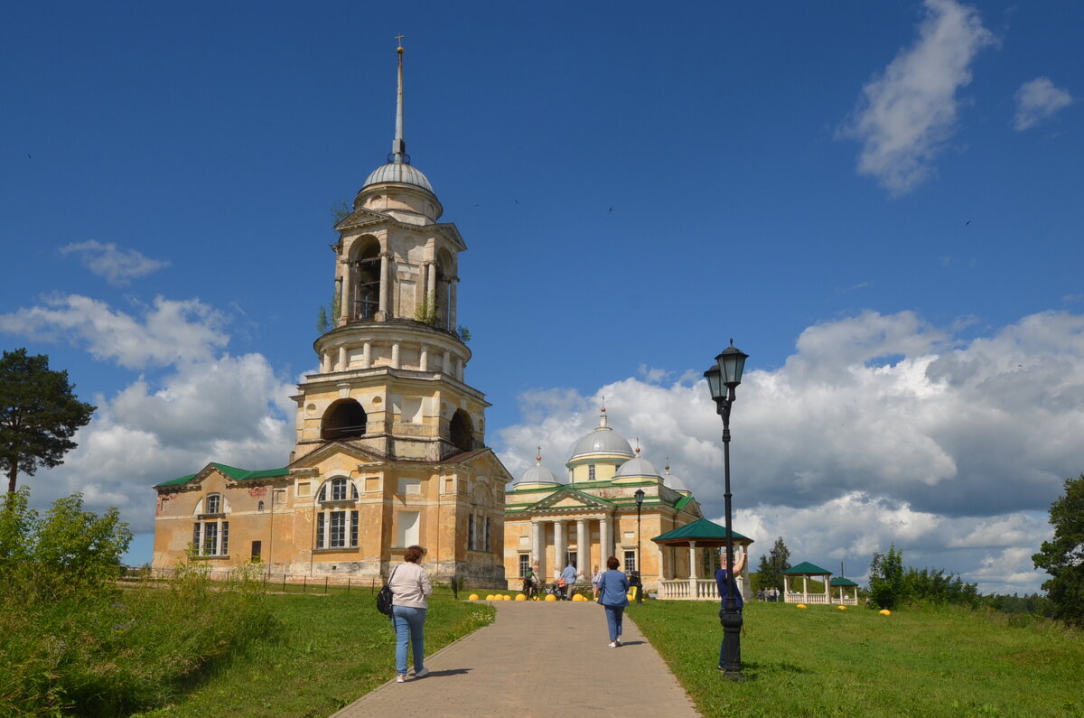 Спасская церковь-колокольня( 1827 г,),за ней — Борисоглебский собор 1820 года - Галина R...