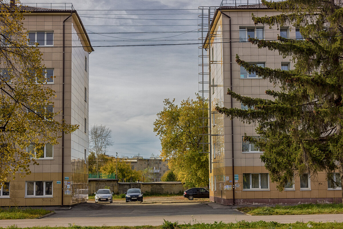 Среди осенних вертикалей - Дмитрий Костоусов