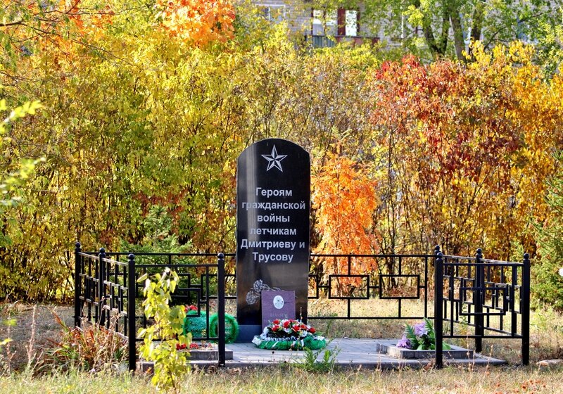 Памятник в нашем парке Победы. - Восковых Анна Васильевна 