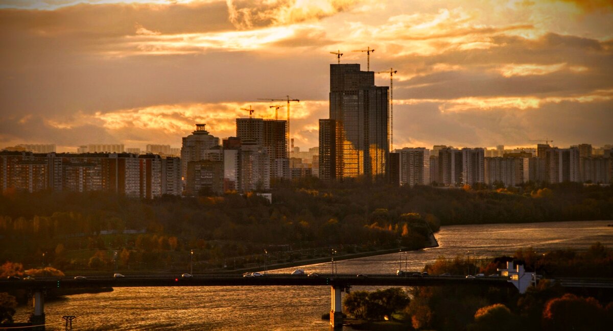 Тучи над городом... - Анатолий Колосов