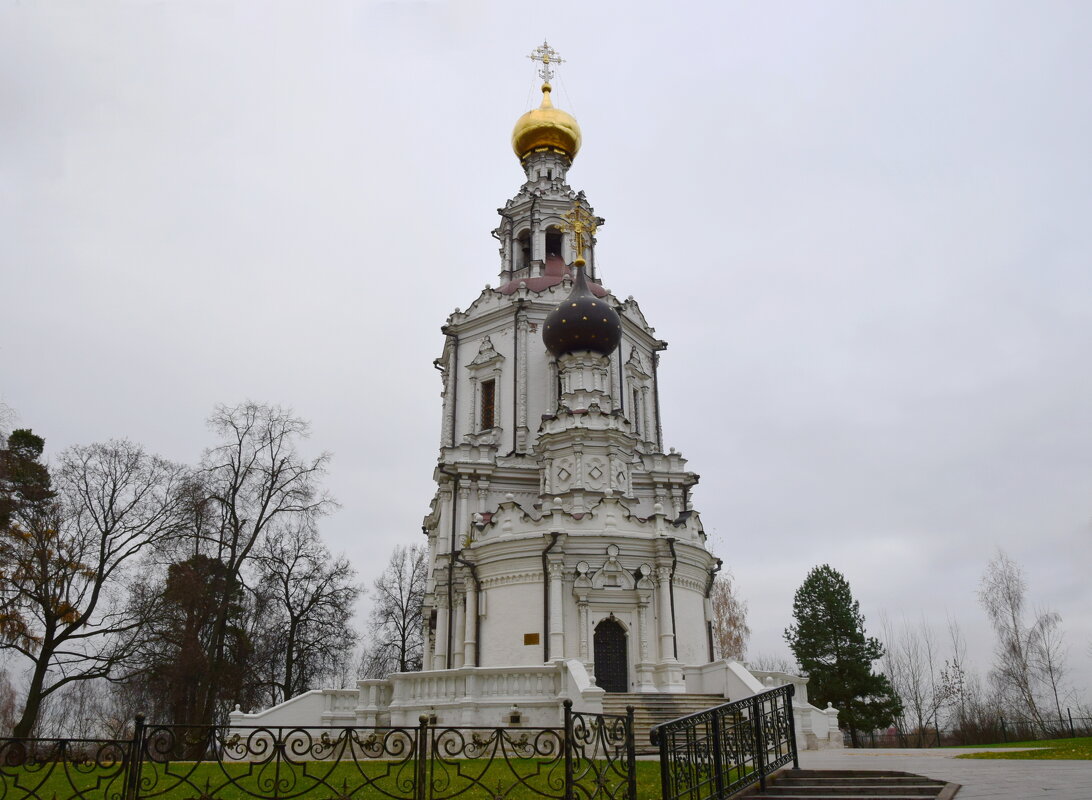 Москва. Храм Троицы Живоначальной в усадьбе Троице-Лыково - Galina Leskova