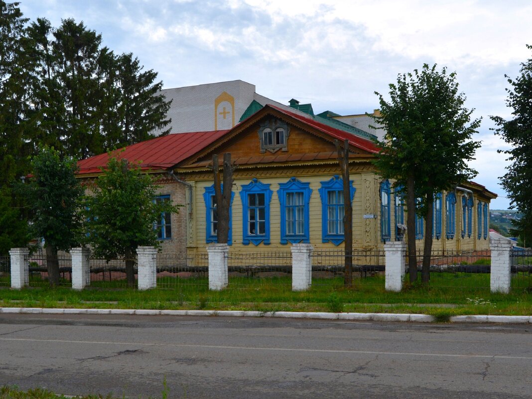 Мариинский Посад. Старое здание Центральной районной больницы. - Пётр Чернега