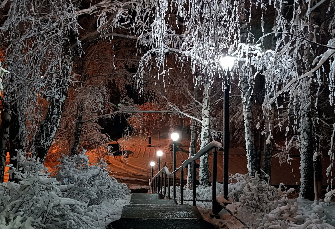 В городе - Алексей .