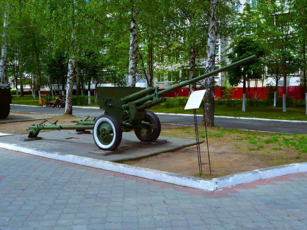 Новочебоксарск. Противотанковая 57-мм пушка образца 1941 года ЗиС-2. - Пётр Чернега