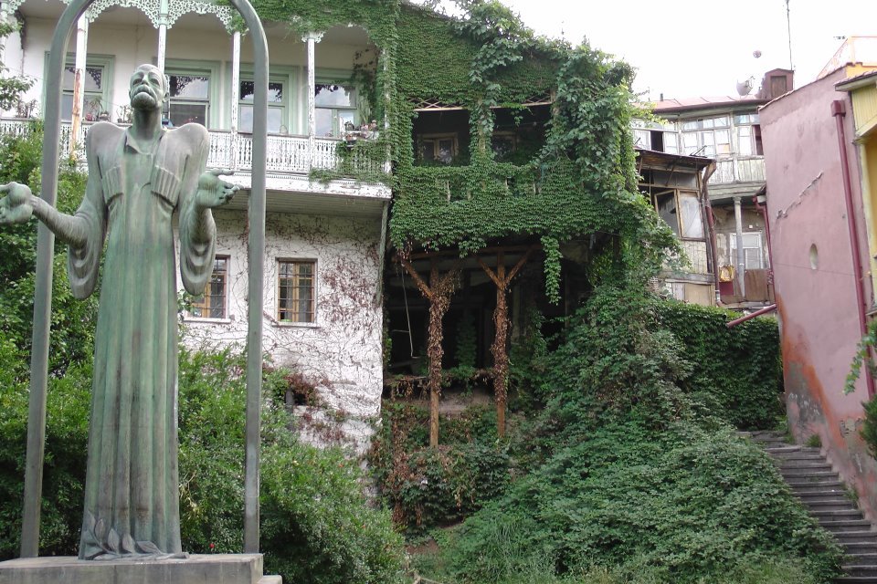 Памятник Иетиму Гурджи в Старом Тбилиси - Zhanna Kondratsikovskaya