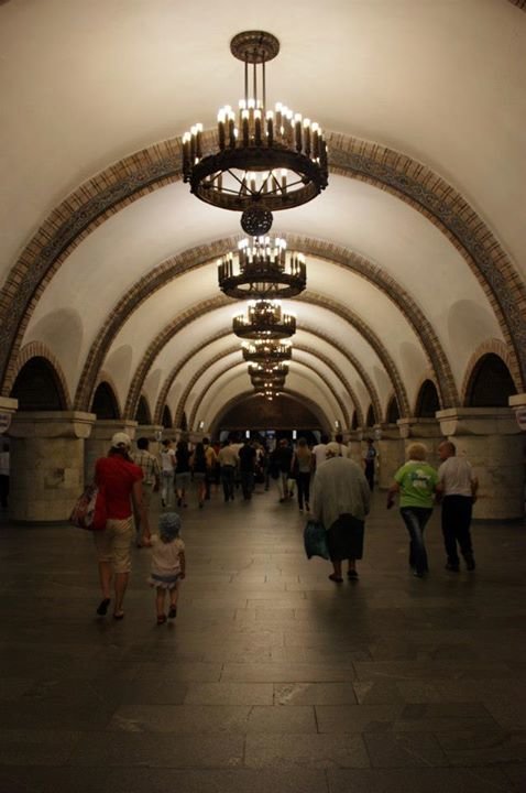 Одна из самых красивых станций метро в Киеве - Яна Гоголь
