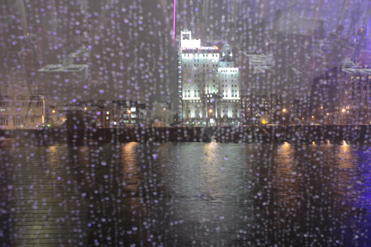 Набережная Москвы - реки в дождливый вечер - Нина Червякова