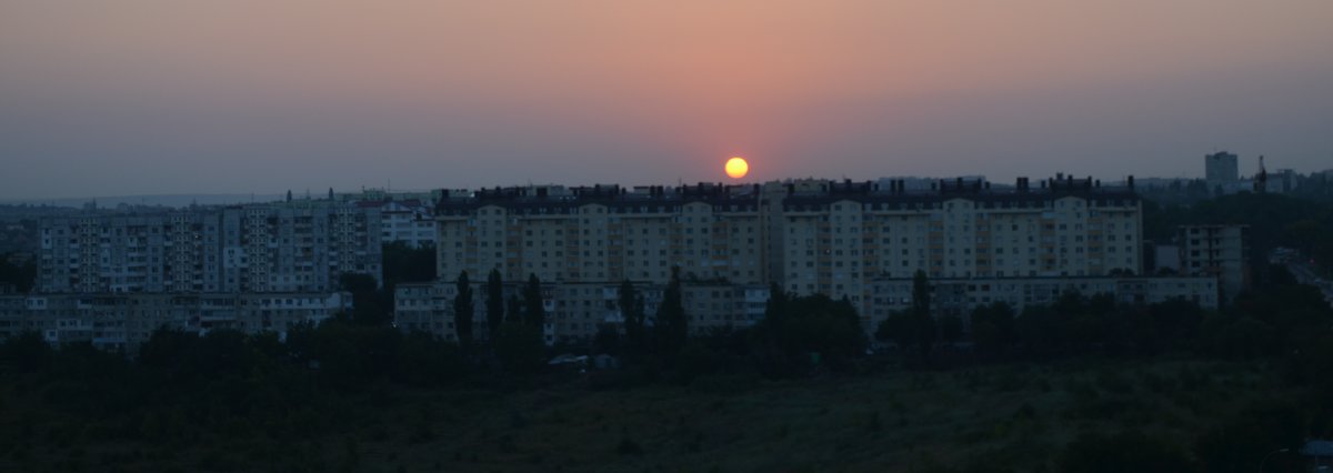 Закат над Кишиневом - Евгения Пикановская