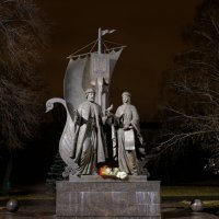 Памятник святым Петру и Февроньи. :: Вячеслав Иванов 