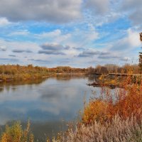 осенний берег :: Владимир Горбунов