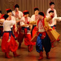 танцуют студенты :: Богдан Вовк