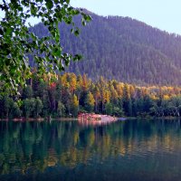 Изумрудное озеро. :: Виктория Исполатова