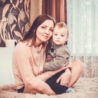 Очаровательная мама и сынок :: Galina Zaychenko 