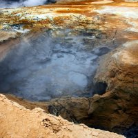 У кратера грязевого вулкана (Исландия) :: Олег Неугодников
