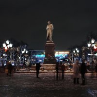 моя Столица ночная Москва(памятник Пушкину) :: юрий макаров