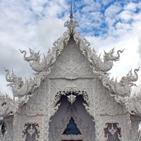 Таиланд. Чанг-Рай. Белый храм, фронтон :: Владимир Шибинский