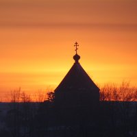 Храм на фоне заката. :: Vladikom 