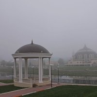 Осень в городе. Туманное утро :: Александр Николаев