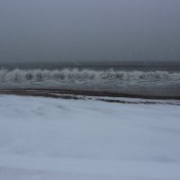 океан целует берег Брайтонского пляжа (Бруклин, Нью-Йорк) :: Борис Талис 